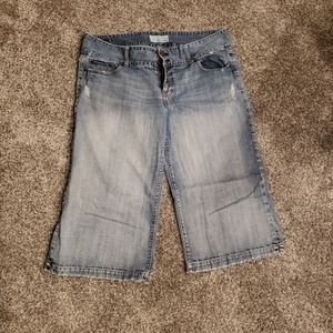 Maurices Distressed Capris/Gaucho